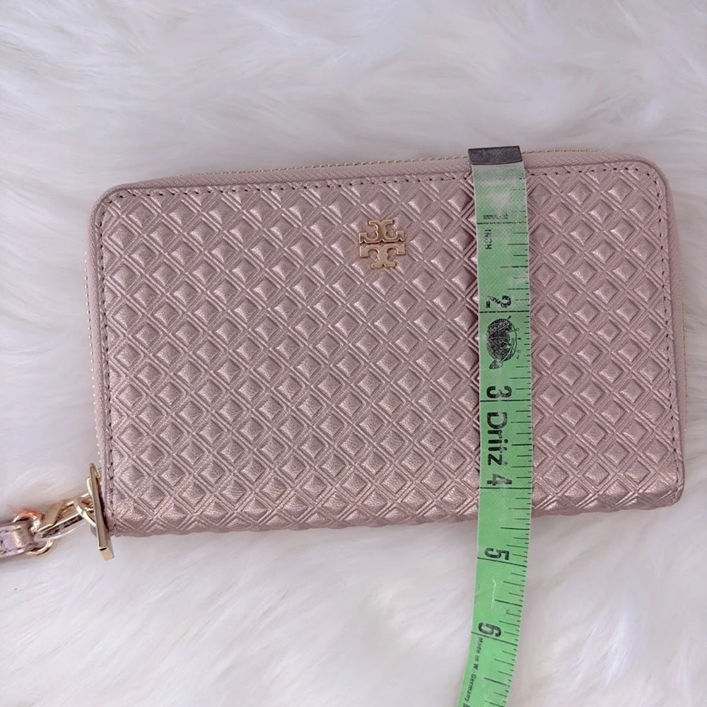 Tory Burch Metallic Rose Gold Quilted Wristlet‎